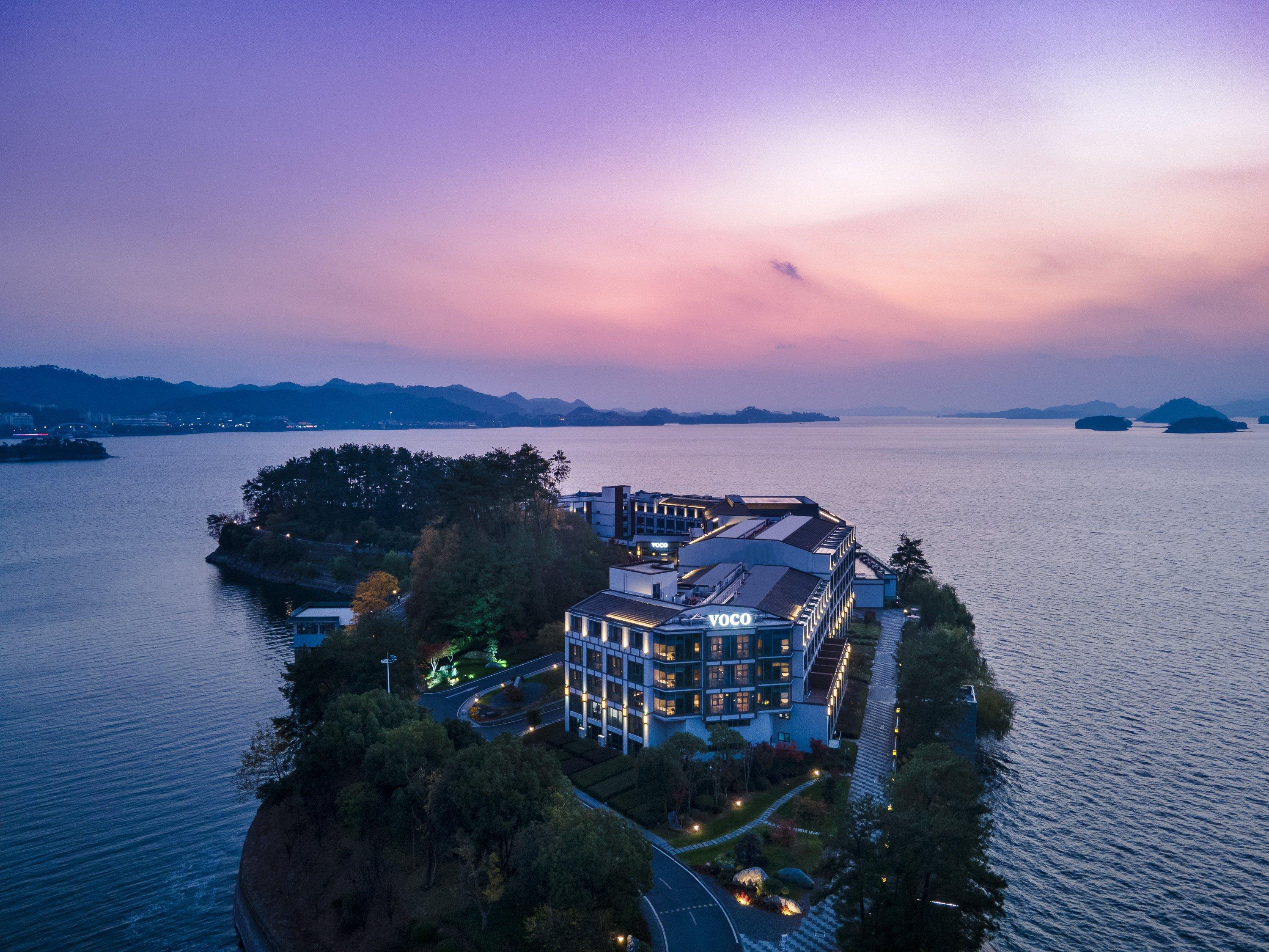 Voco Thousand Island Lake By Ihg Chun'an Екстер'єр фото